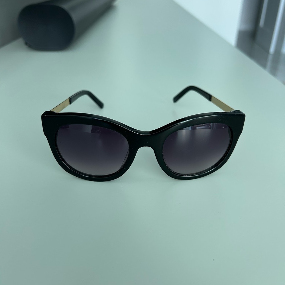 Smaak Sunglasses with Gold Metal Side Trim